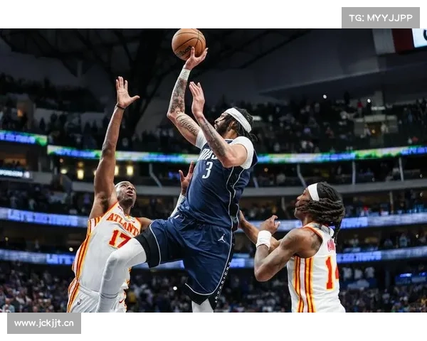 NBA常规赛:独行侠主场险胜老鹰,战况激烈比分紧咬 NBA常规赛:独行侠主场险胜老鹰,战况激烈比分紧咬